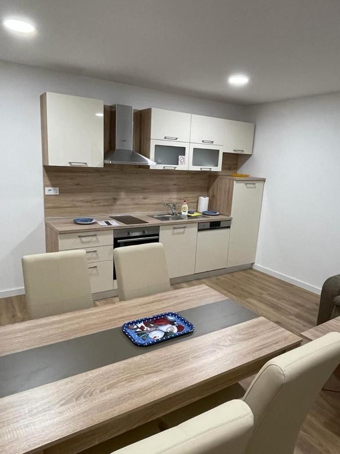 Apartmani Daisy ヴェリカ・ゴリツァ エクステリア 写真
