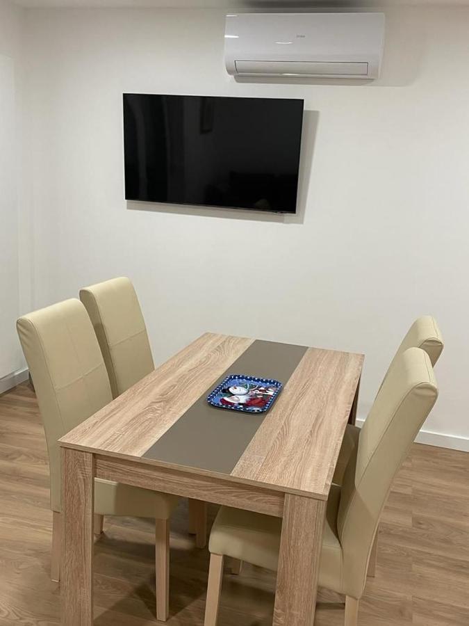 Apartmani Daisy ヴェリカ・ゴリツァ エクステリア 写真