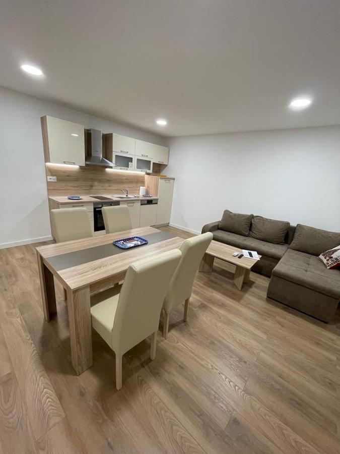 Apartmani Daisy ヴェリカ・ゴリツァ エクステリア 写真