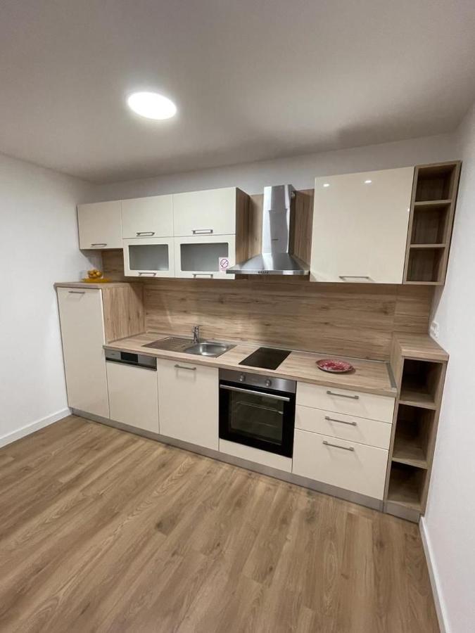 Apartmani Daisy ヴェリカ・ゴリツァ エクステリア 写真