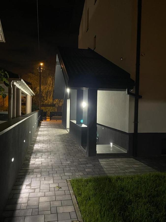 Apartmani Daisy ヴェリカ・ゴリツァ エクステリア 写真
