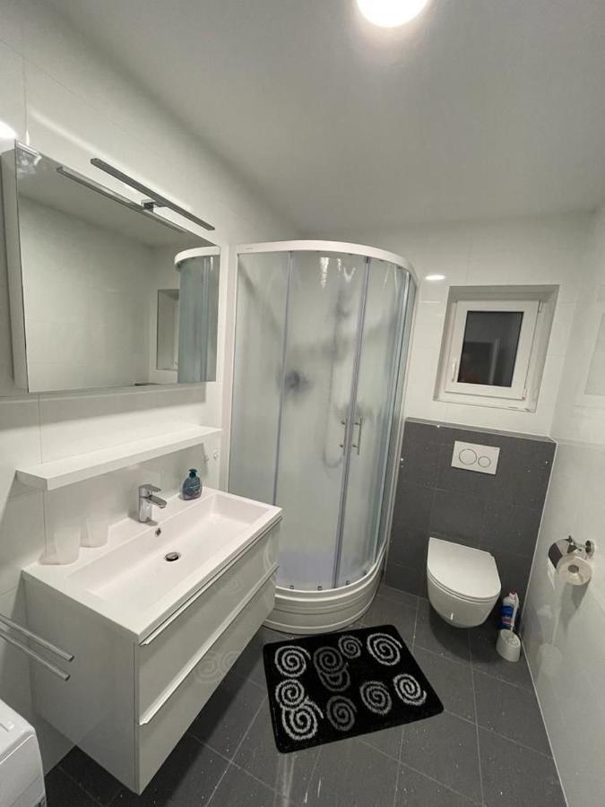 Apartmani Daisy ヴェリカ・ゴリツァ エクステリア 写真